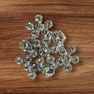 Vintage Rhinestone Snowflake Brooch Crystal Pin Silver‎ Tone Sparkle Jewelry